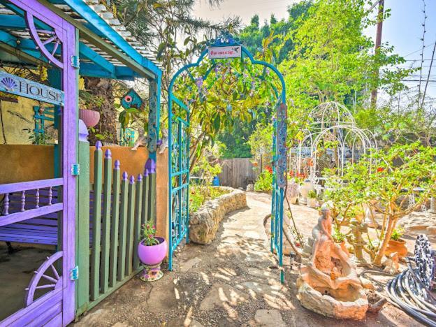 Beautiful Flower Garden Apartment Los Angeles