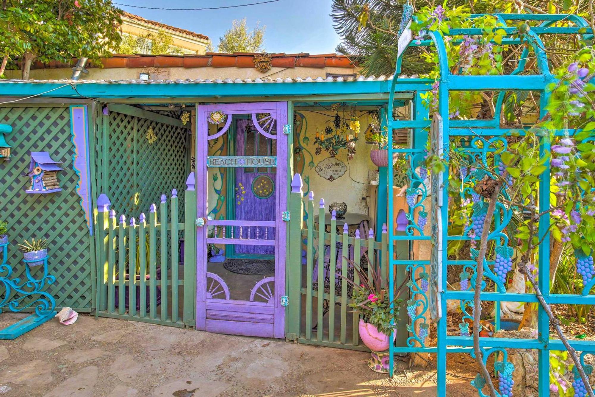 Apartment Beautiful Flower Garden *