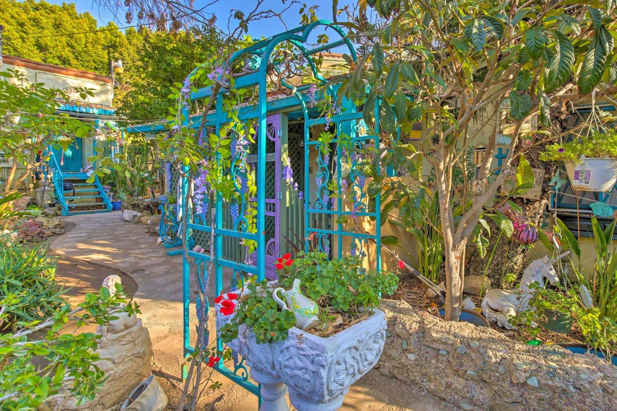 Apartment Beautiful Flower Garden Los Angeles